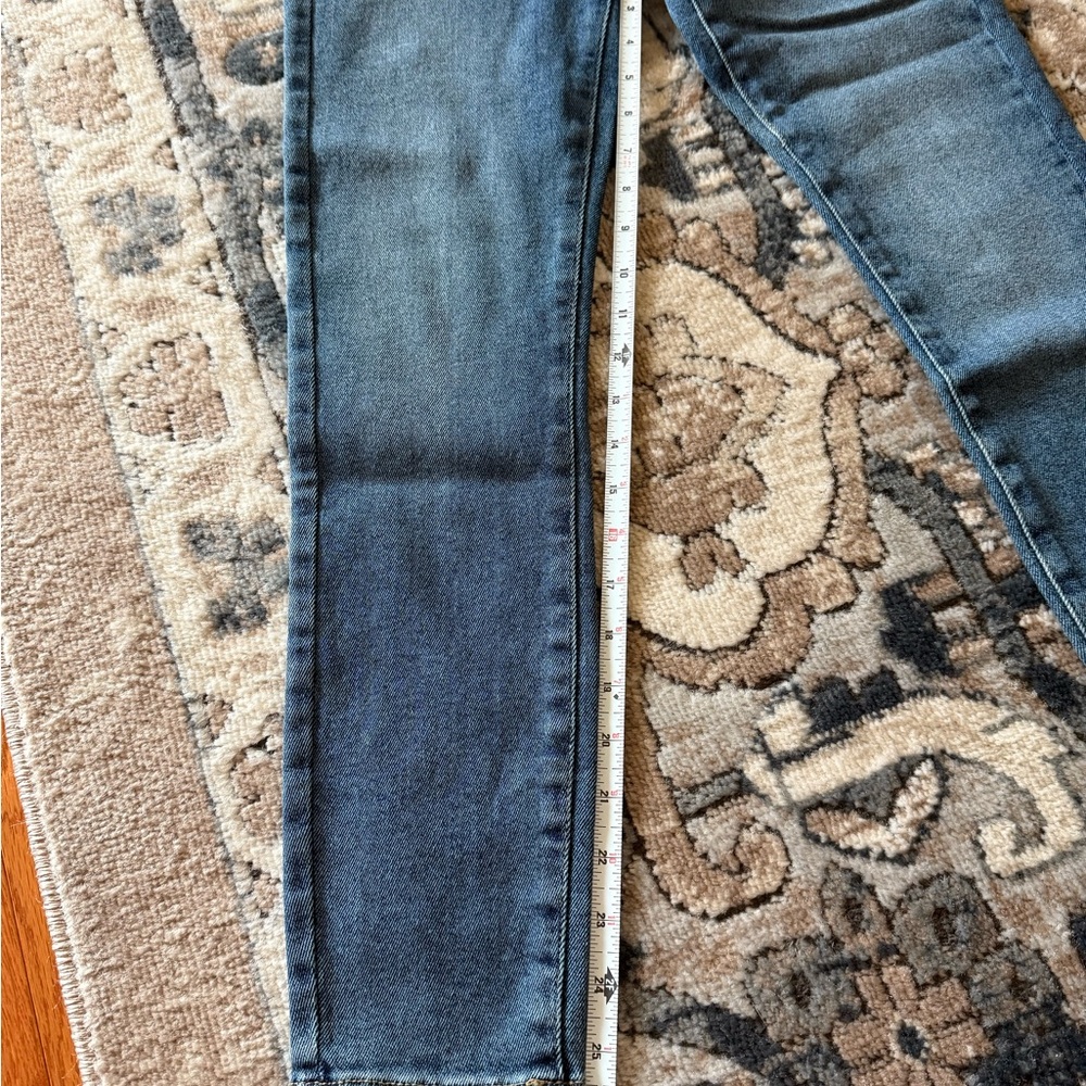 GUESS Women's High Rise Jeans in Blue and Cream size 24 and 25 - Picture 4 of 12